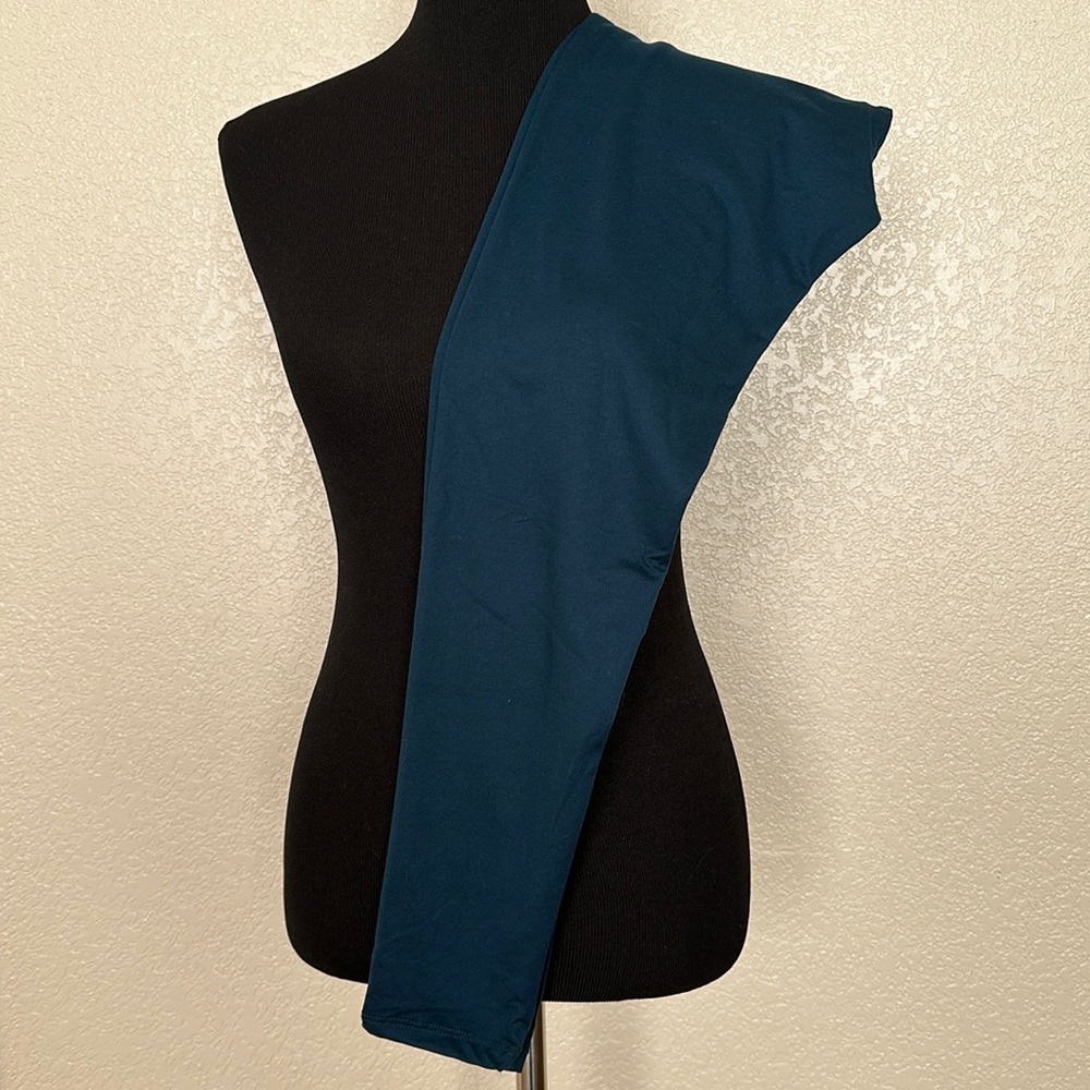🌞NWT Lularoe peacock blue leggings